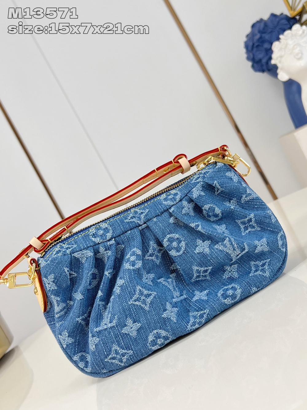 Louis Vuitton Pochette Valley