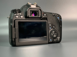 Canon EOS 77D 33.000 кадров