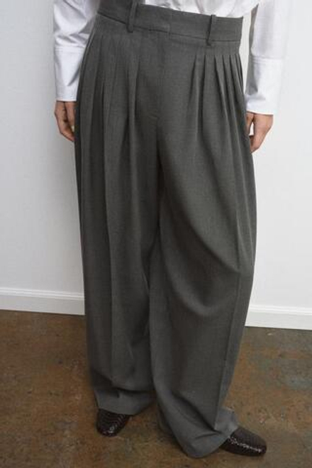 ZARA БРЮКИ С ЗАЩИПАМИ — ZW COLLECTION, СЕРЫЙ