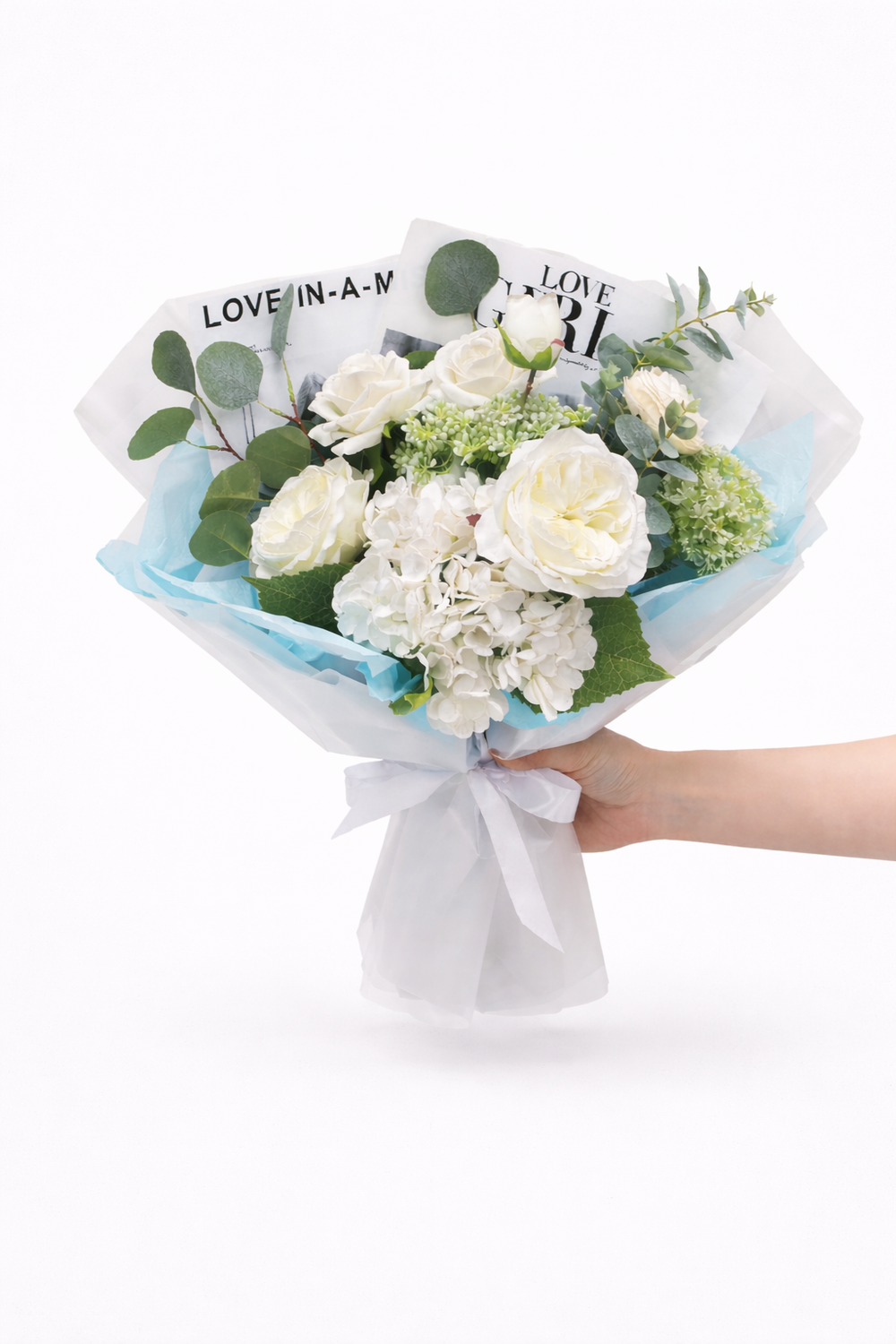 Быстро сборная упаковка в пленке. Форма №5 ГЛАМУР. Цвет: МАТОВАЯ пленка с ГОЛУБОЙ тишью. размер букета: +/- в50, ш40