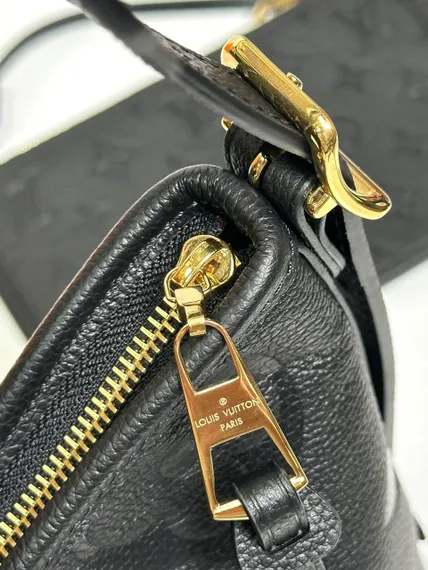 Сумка-хобо Louis Vuitton Carry All черная