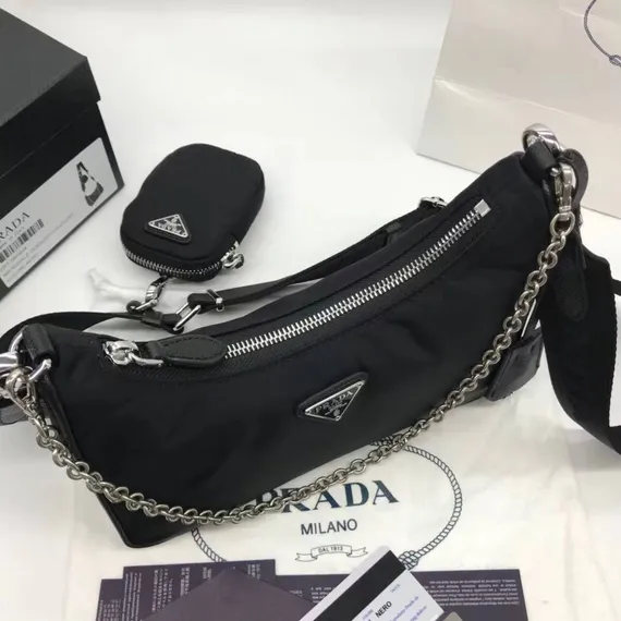 Сумка Prada Re-edition 2000 из нейлона и кожи