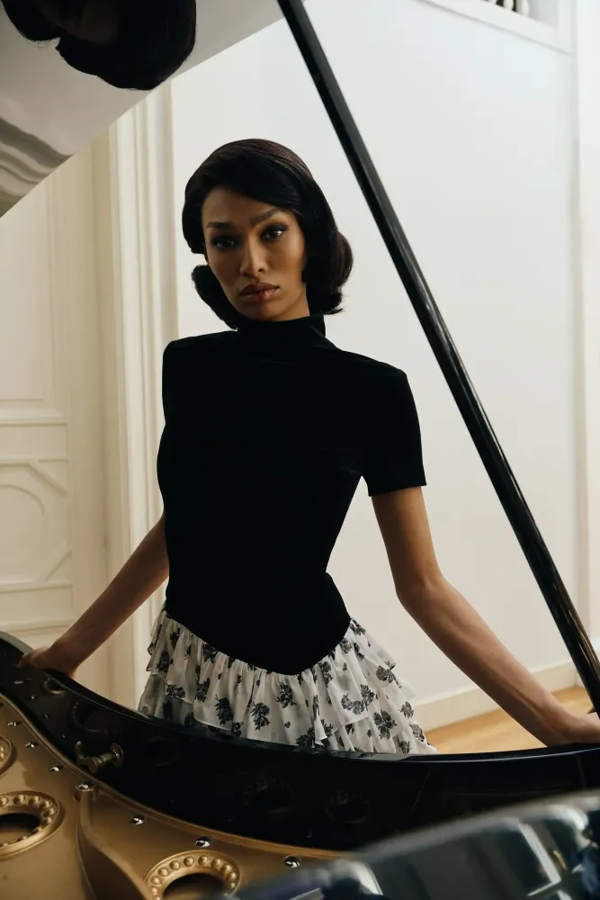 Sona, платье мини из черного бархата и юбкой из молочного шифона с цветочным принтом