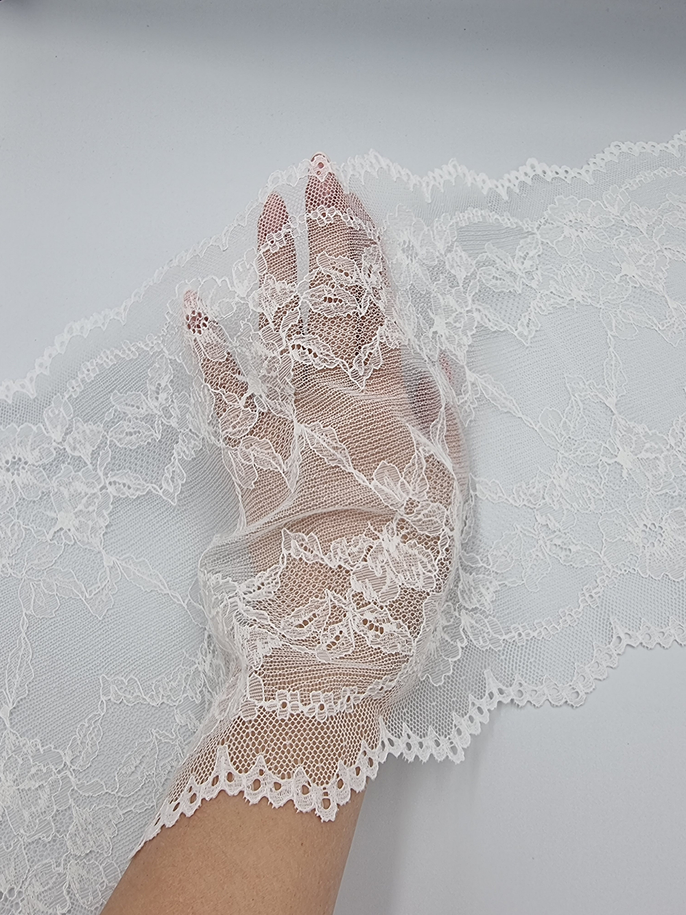 Кружево эластичное белое КС21 (22 см)