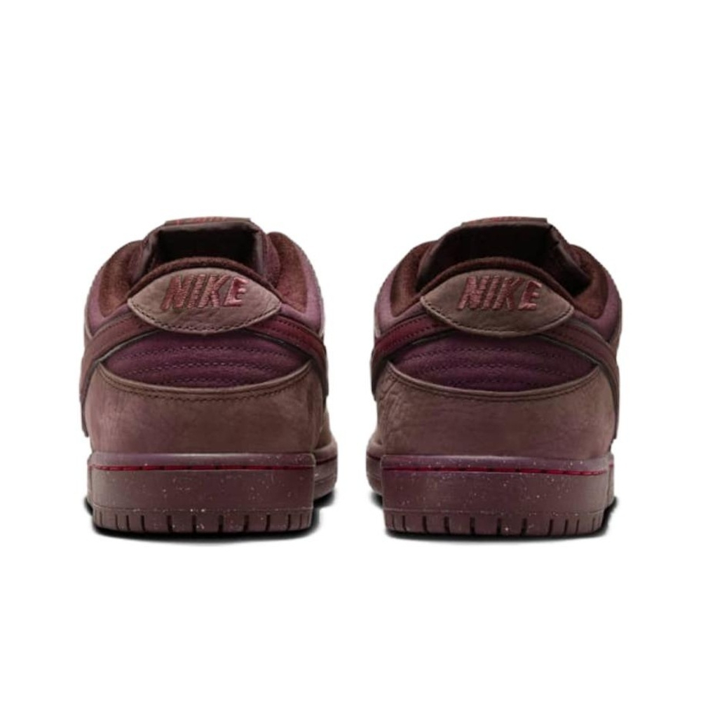 Nike SB Dunk Low 'City Of Love Burgundy Crush'