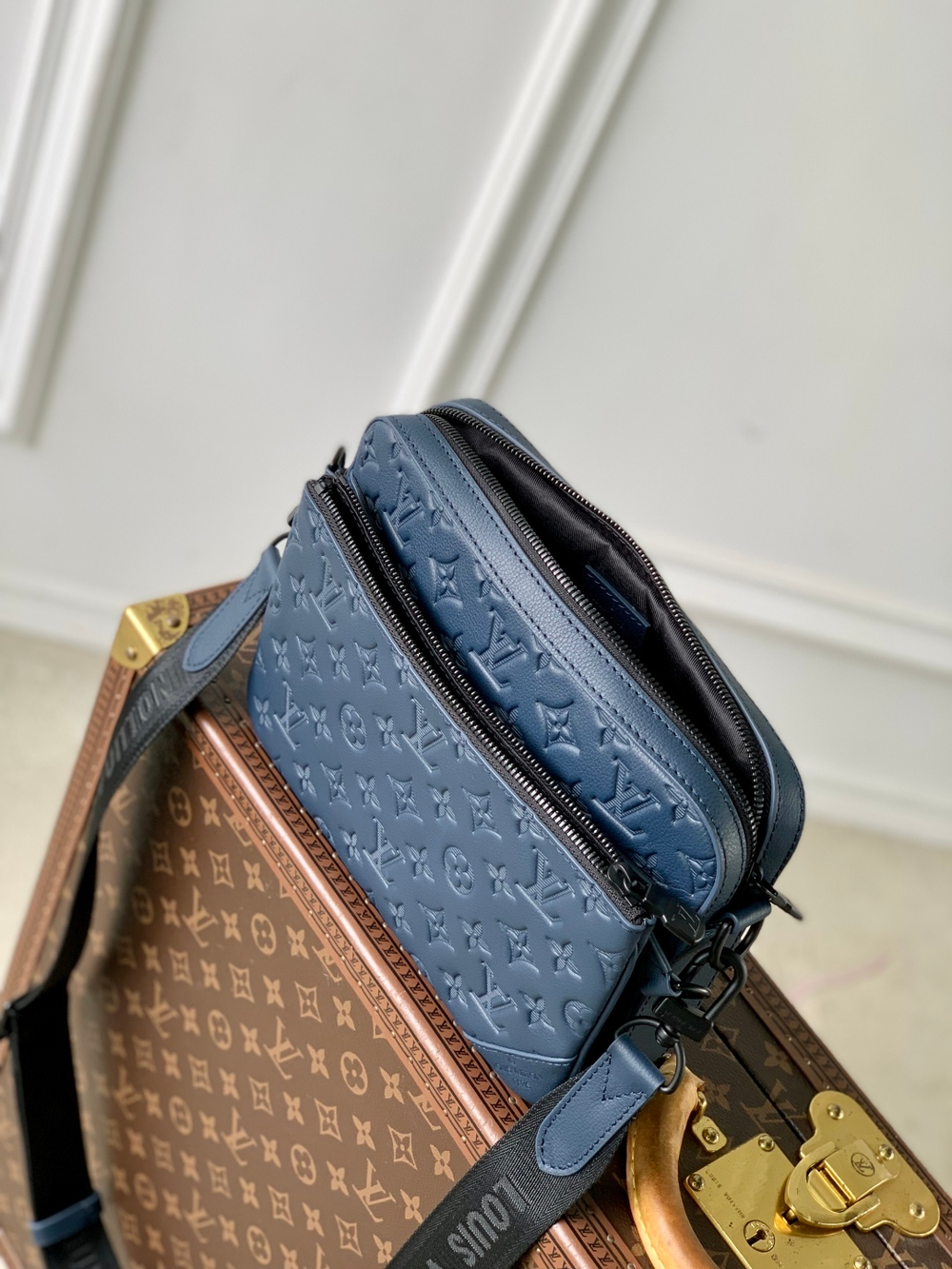 Louis Vuitton Trio Messenger