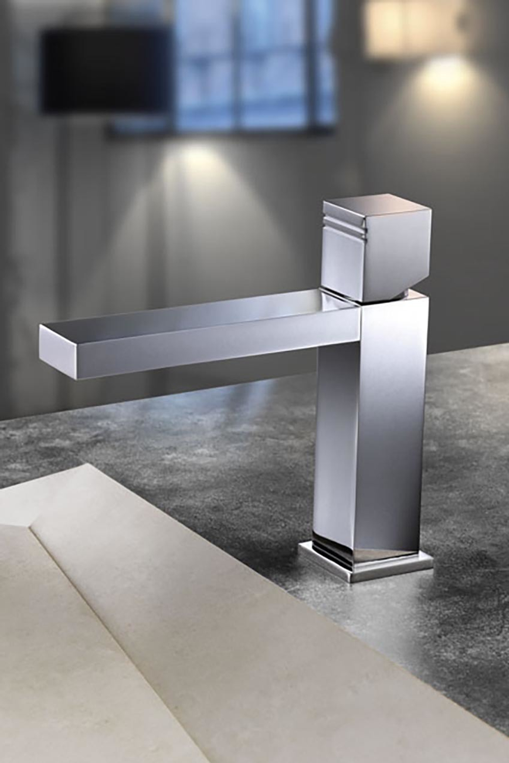 Смеситель для раковины KUATRO 4702