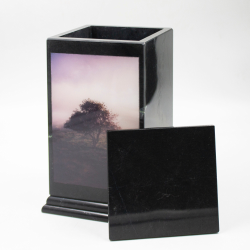 Урна для праха "Обелиск с декором" доломит Дерево