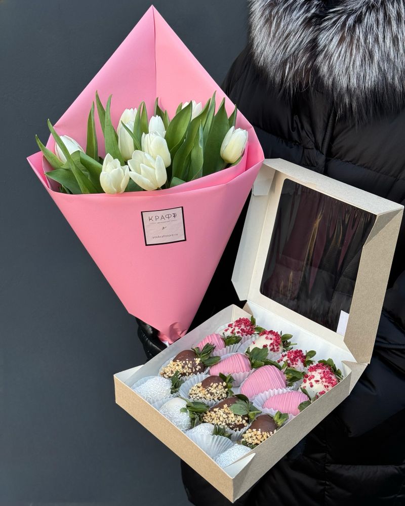 комбо 11 тюльпанов и коробочка на 16 клубник