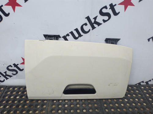 Дверца консоли кабины правая 2023г.