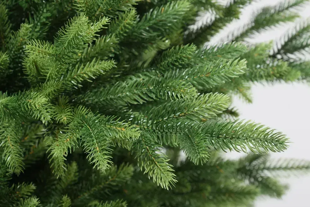 Елка с гирляндой встроенной «Сириус» (Литая хвоя) 250 см / 2,5 м