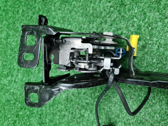 Кронштейн фары левый BMW 3er G20 (2018-н.в.)