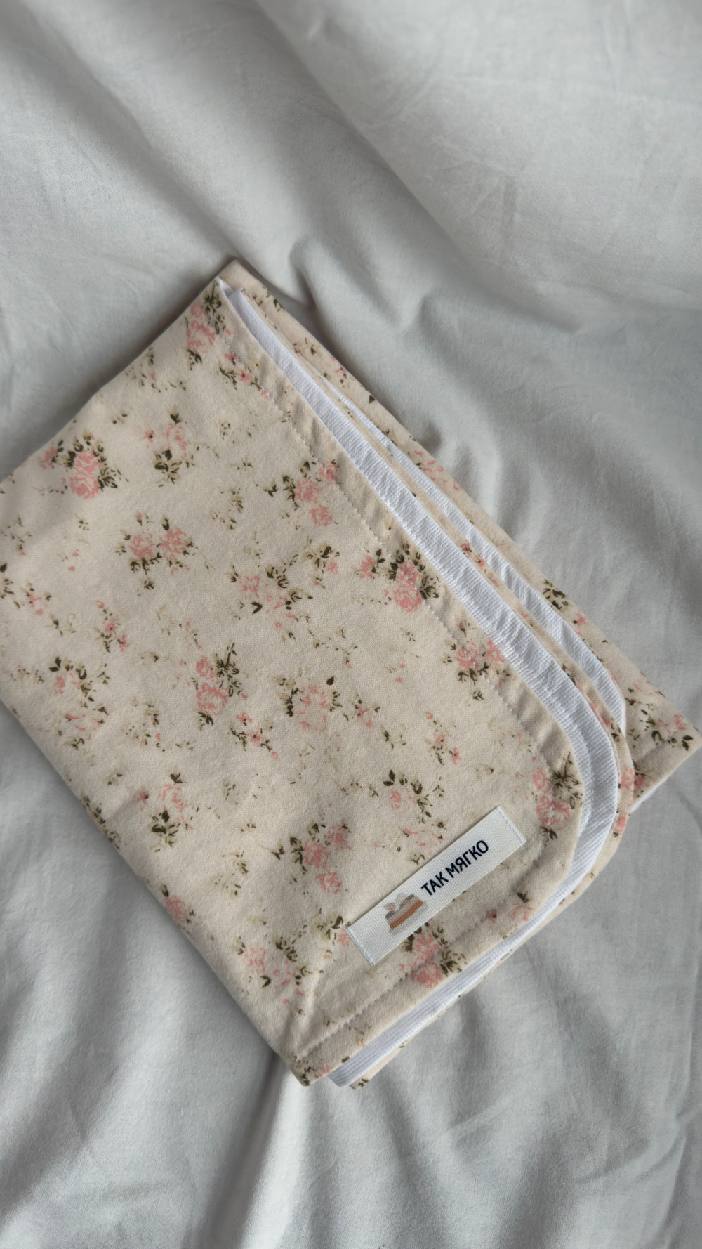 Непромокаемая пеленка 50х70 "Розочки" (без рюши)