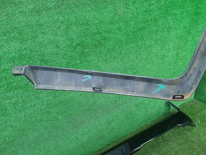 Молдинг решетки радиатора Lexus LX 3 (2015-2023)