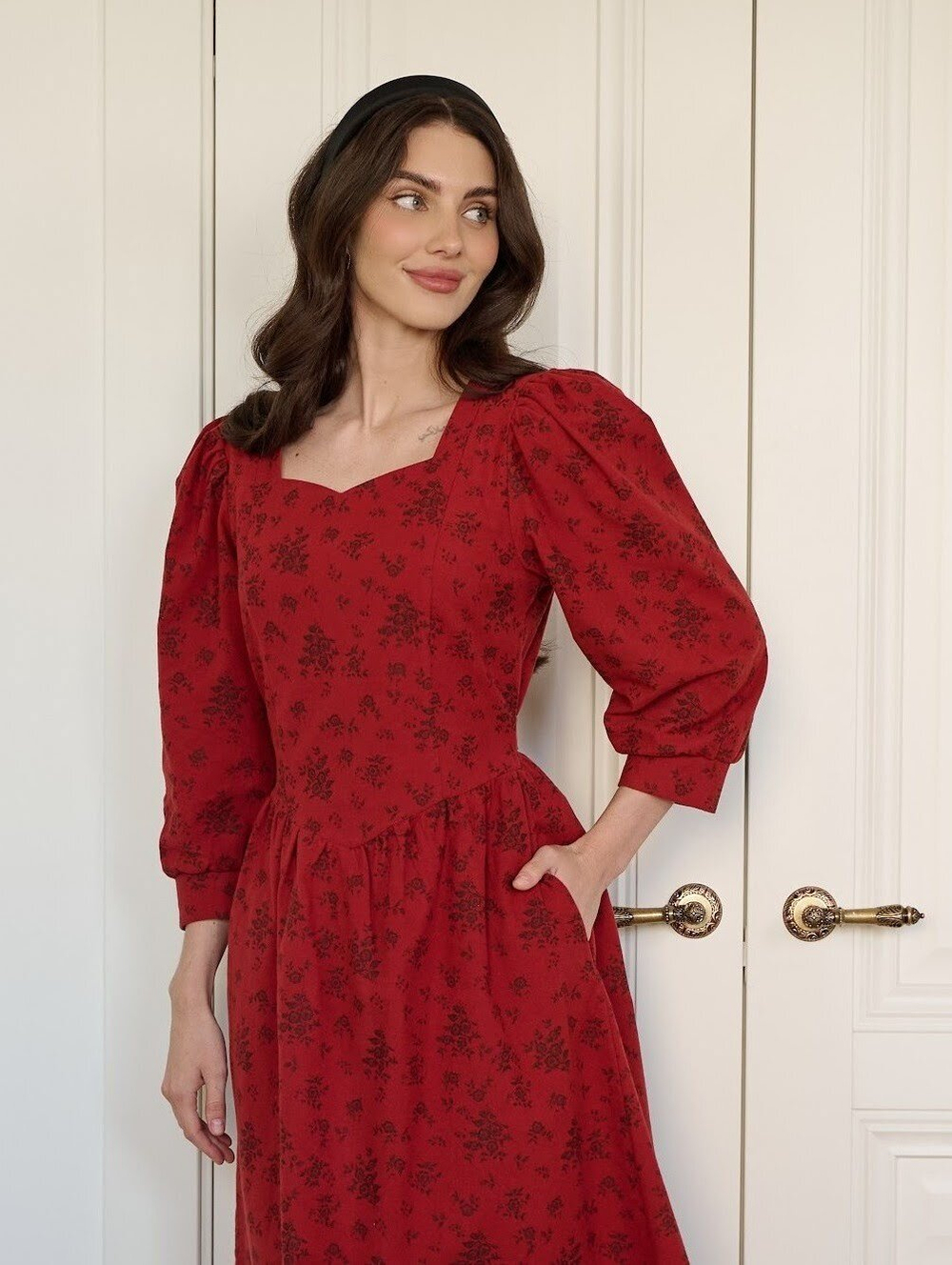 Платье с вырезом-сердечко