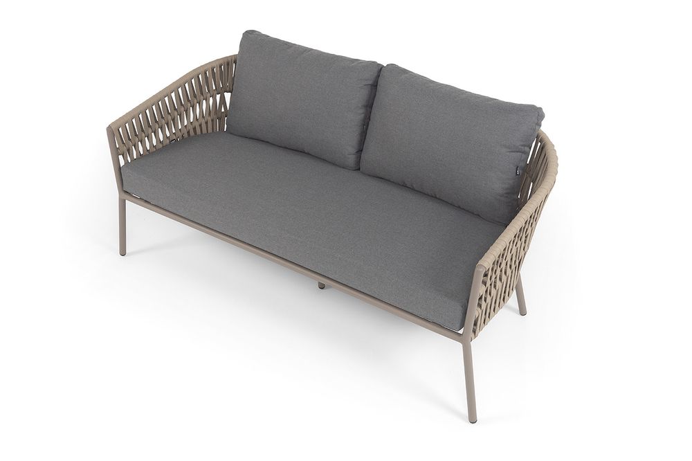 "Комо" диван 2-местный плетеный из роупа, каркас алюминий бежево-серый (RAL7006) муар, роуп серо-коричневый 23мм, ткань темно-серая 027