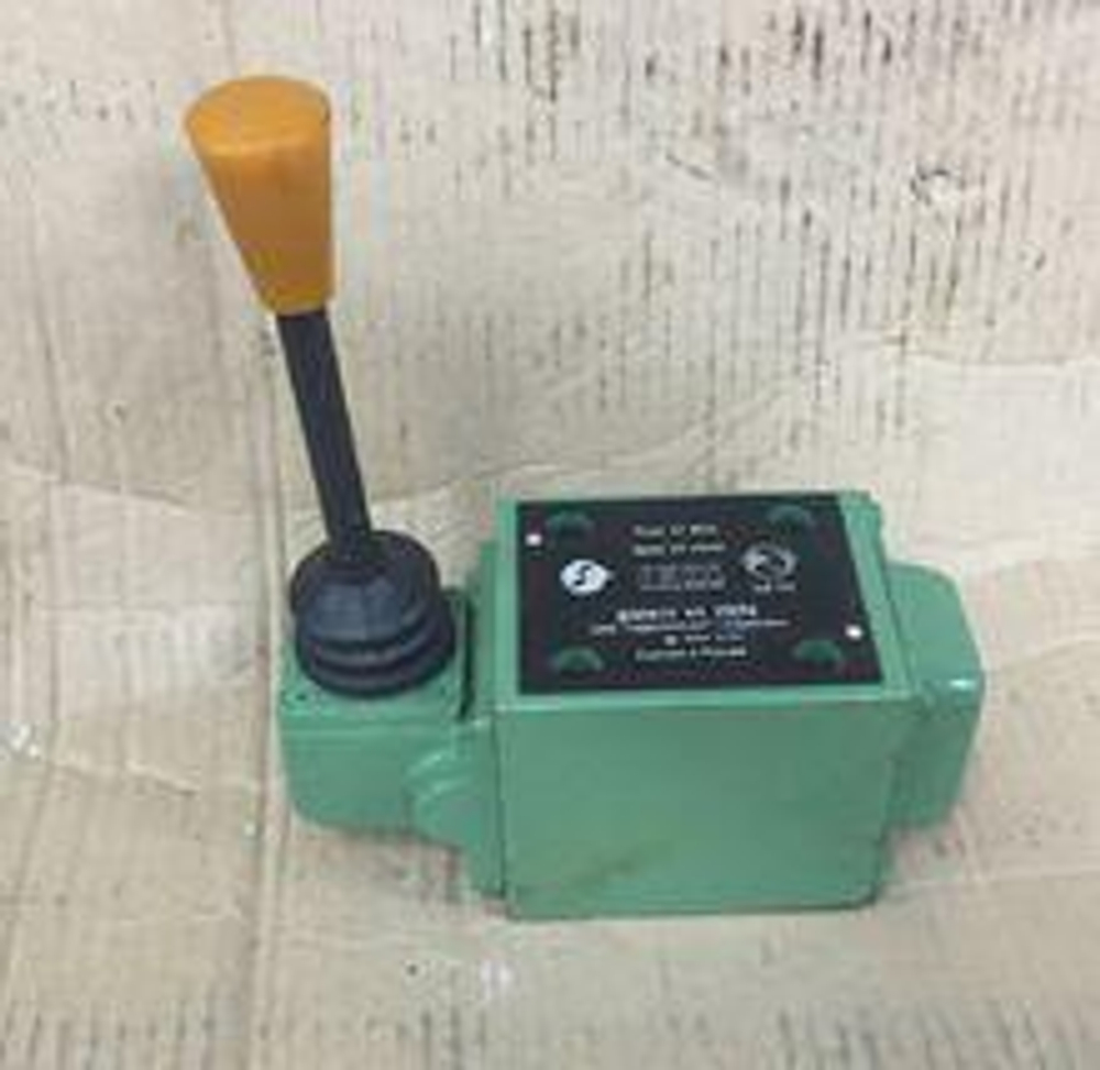 Распределитель с ручным управлением Р103-В 44