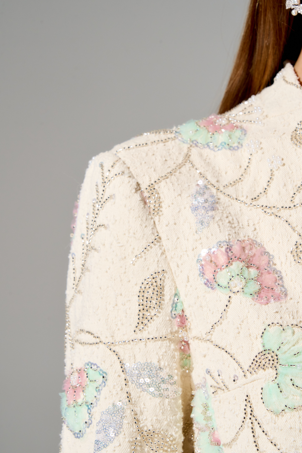 Костюм с юбкой длины мини