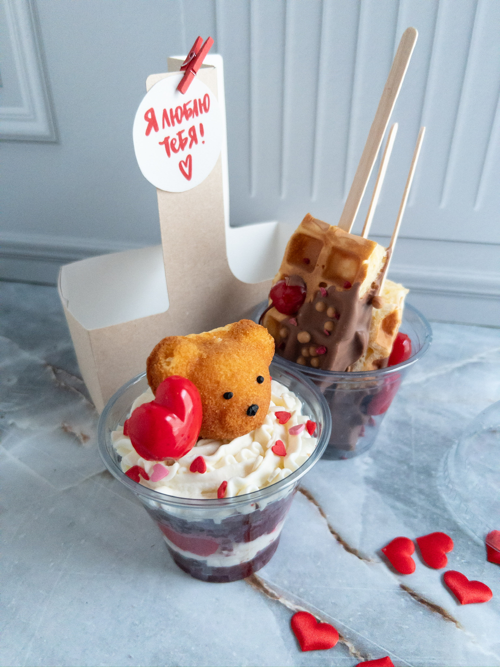 Трайфл-торт в стаканчике «Медвежонок с любовью» + мини бельгийские вафли в шоколаде