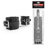 Черные наручники на металлических карабинах меховой подложкой, экокожа