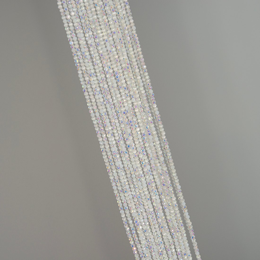 Белая шпинель синтетическая с иризацией и опаловым эффектом, 2мм, шар, микроогранка