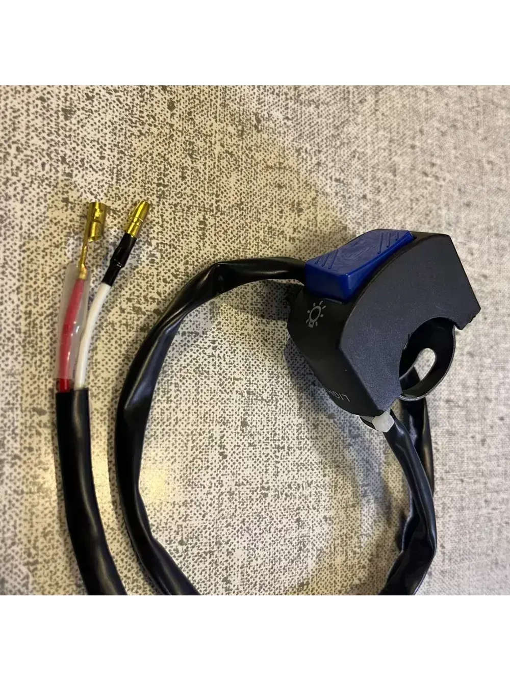 Кнопка включения фары для мотоцикла