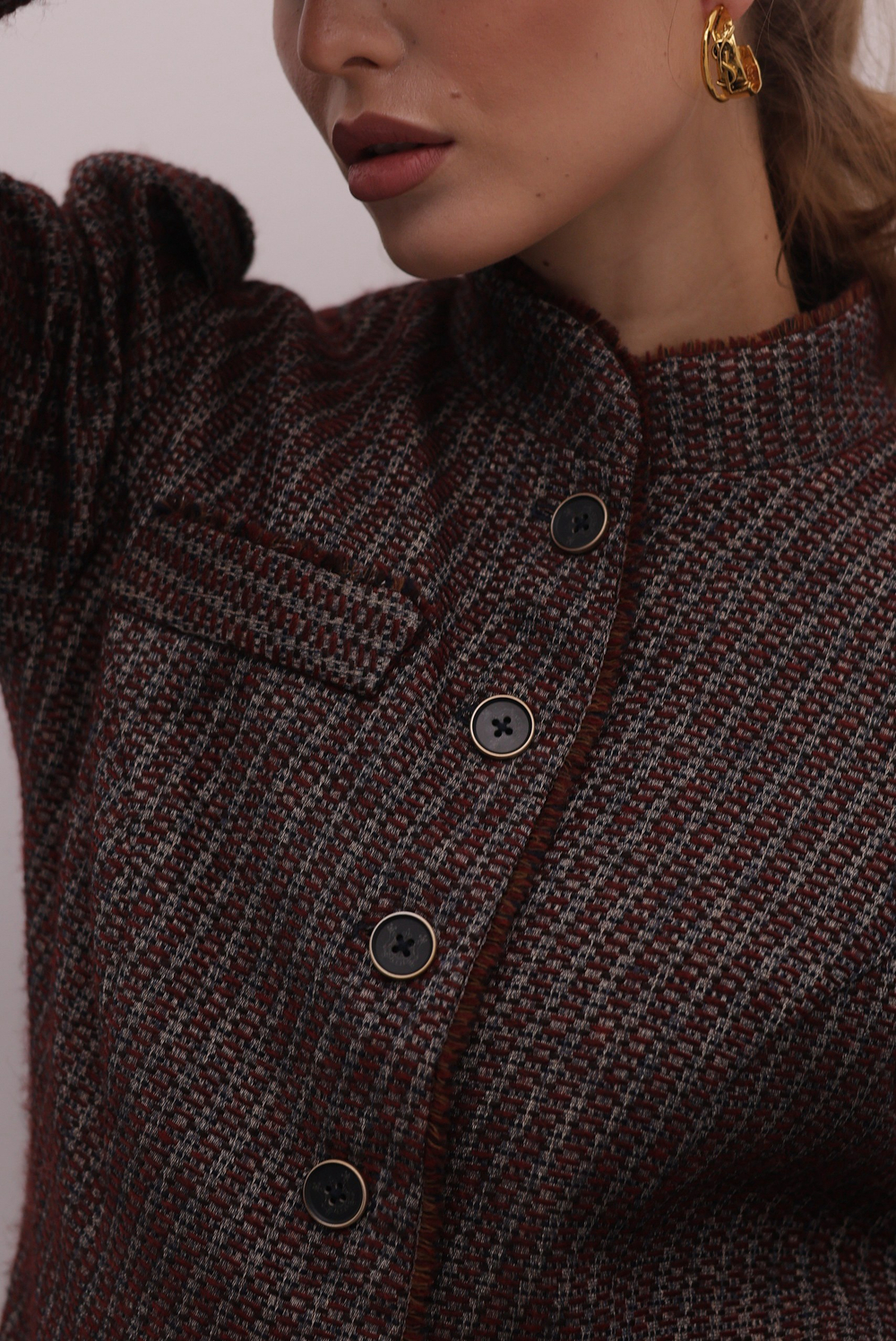 Приталенный жакет на пуговицах