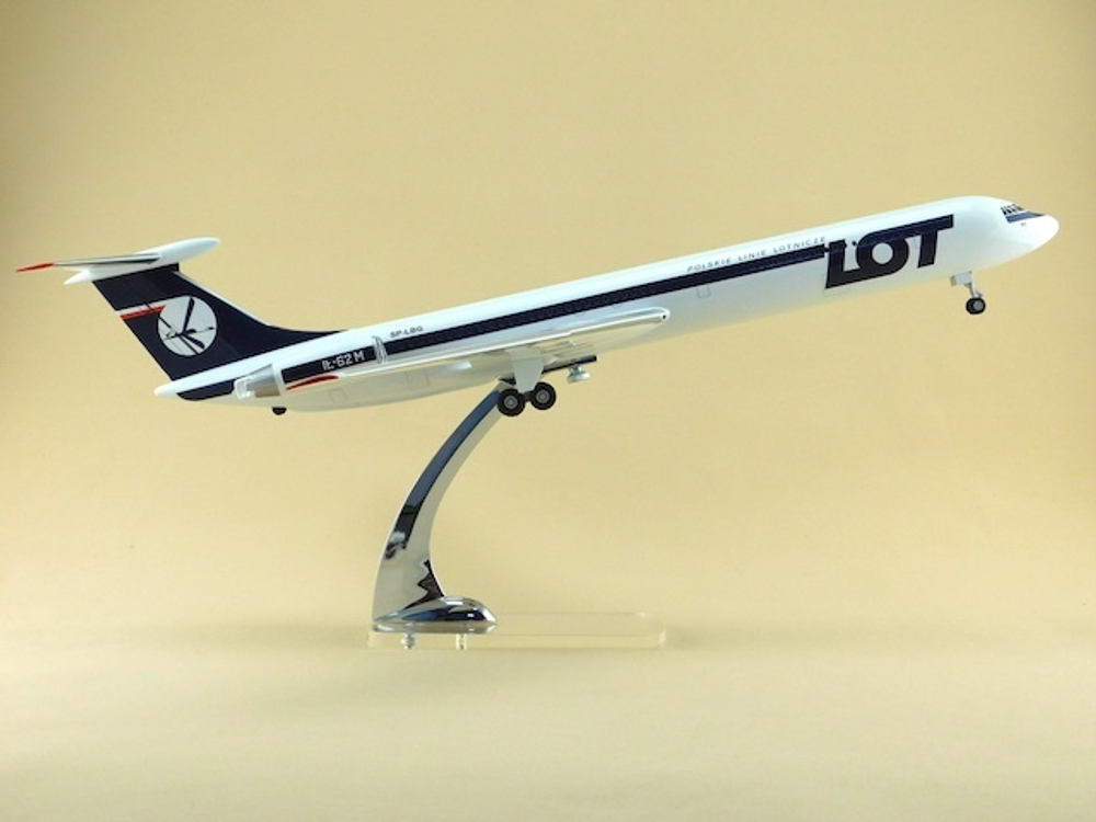 Модель самолета Ил-62М (М1:100, LOT, с шасси)