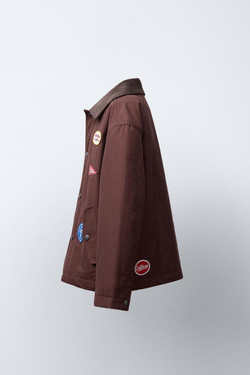 ZARA СТЕГАНАЯ КУРТКА С НАШИВКАМИ, КОРИЧНЕВЫЙ