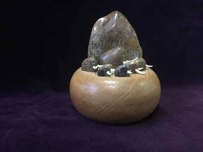 Семья мамонтов, фигуры из кости мамонта