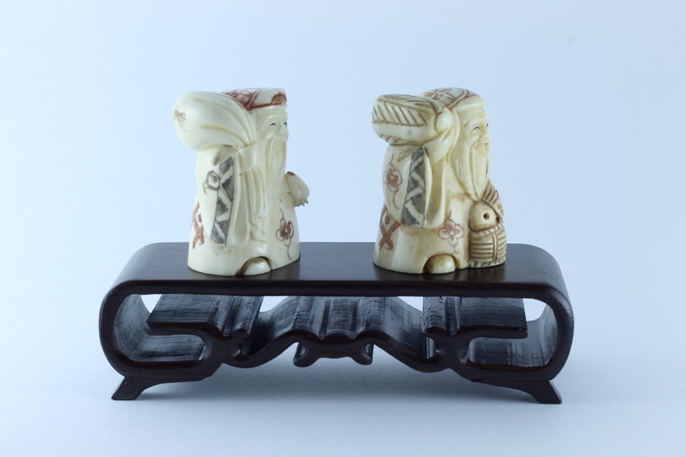 Сет нэцкэ Дзюродзин и Фукурокудзю на подставке