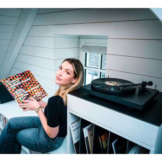 Pro-Ject Colourful Audio System E Satin Black