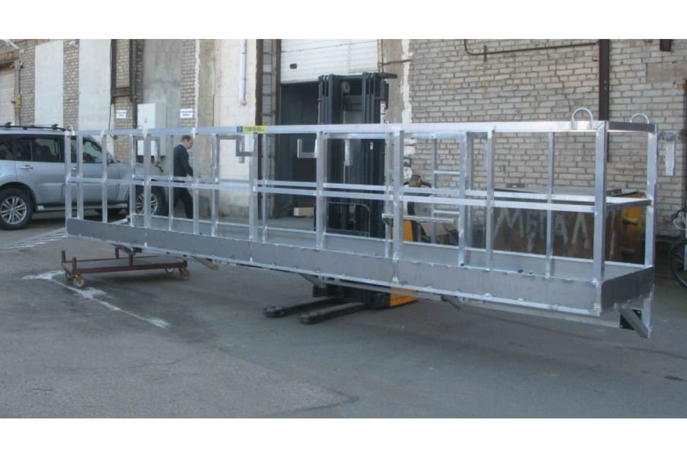 Площадка, навешиваемая на полувагон, боковая, алюминиевая MEGAL ПНПБА - 5400х900х1100 с лестницами