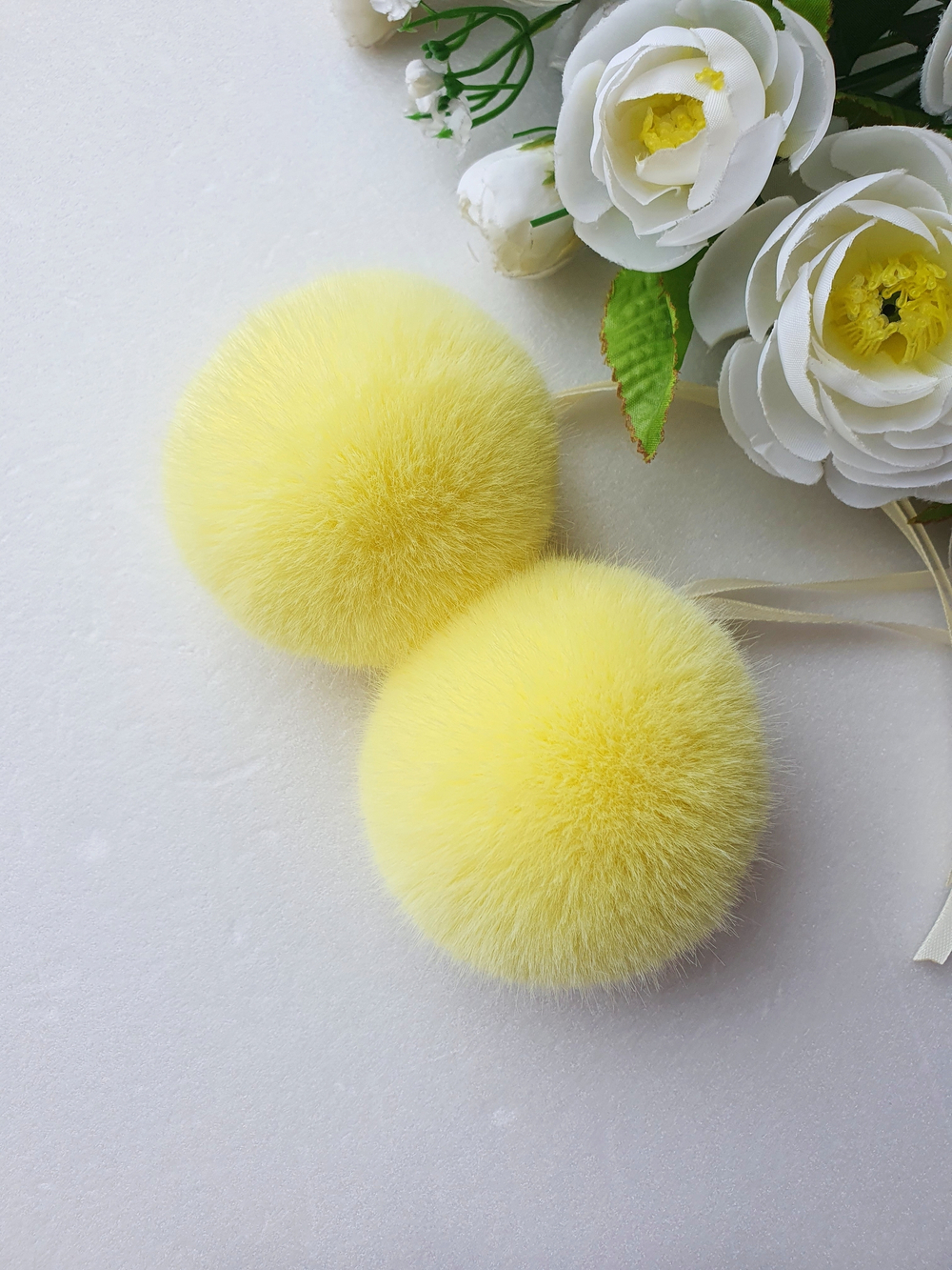 Помпоны из эко-меха, 7 см, цвет Желтый, 2 штуки