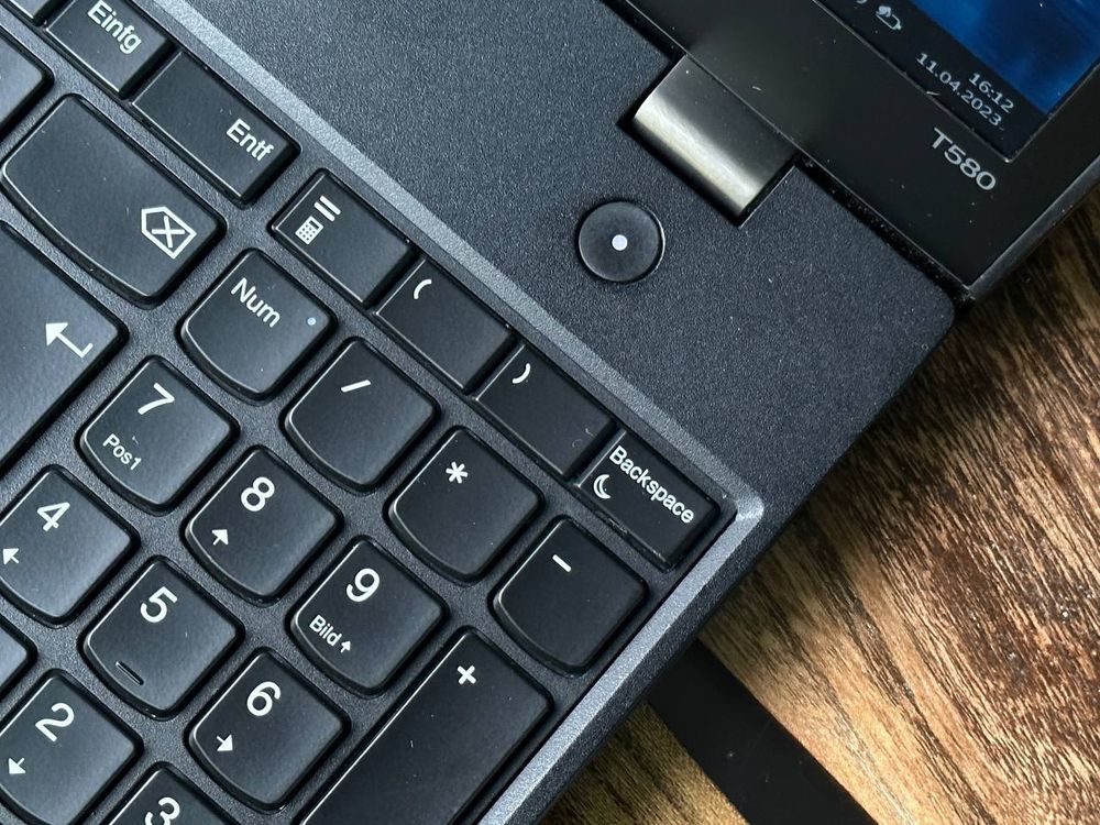 15.6" Ноутбук Lenovo ThinkPad T580 (1920x1080, Intel Core i5-8350U, RAM 16ГБ, SSD 512ГБ, Intel UHD Graphics 620, Win 10 Pro)