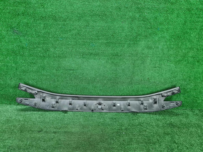 Накладка крышки багаж. Subaru Forester 5 SK 18-нв