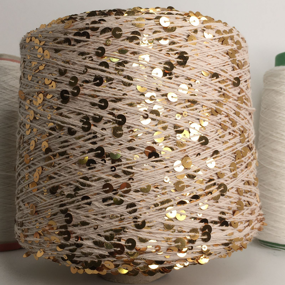 GLAMOUR Хлопок, пайетки, 240м/100гр. Светлый-светлый беж, золотые пайетки.