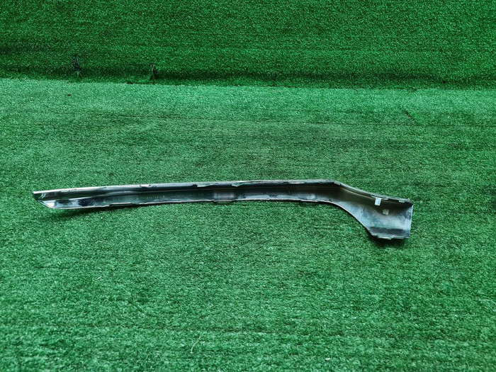 Молдинг бампера RH Mercedes C w205 (14-18) AMG