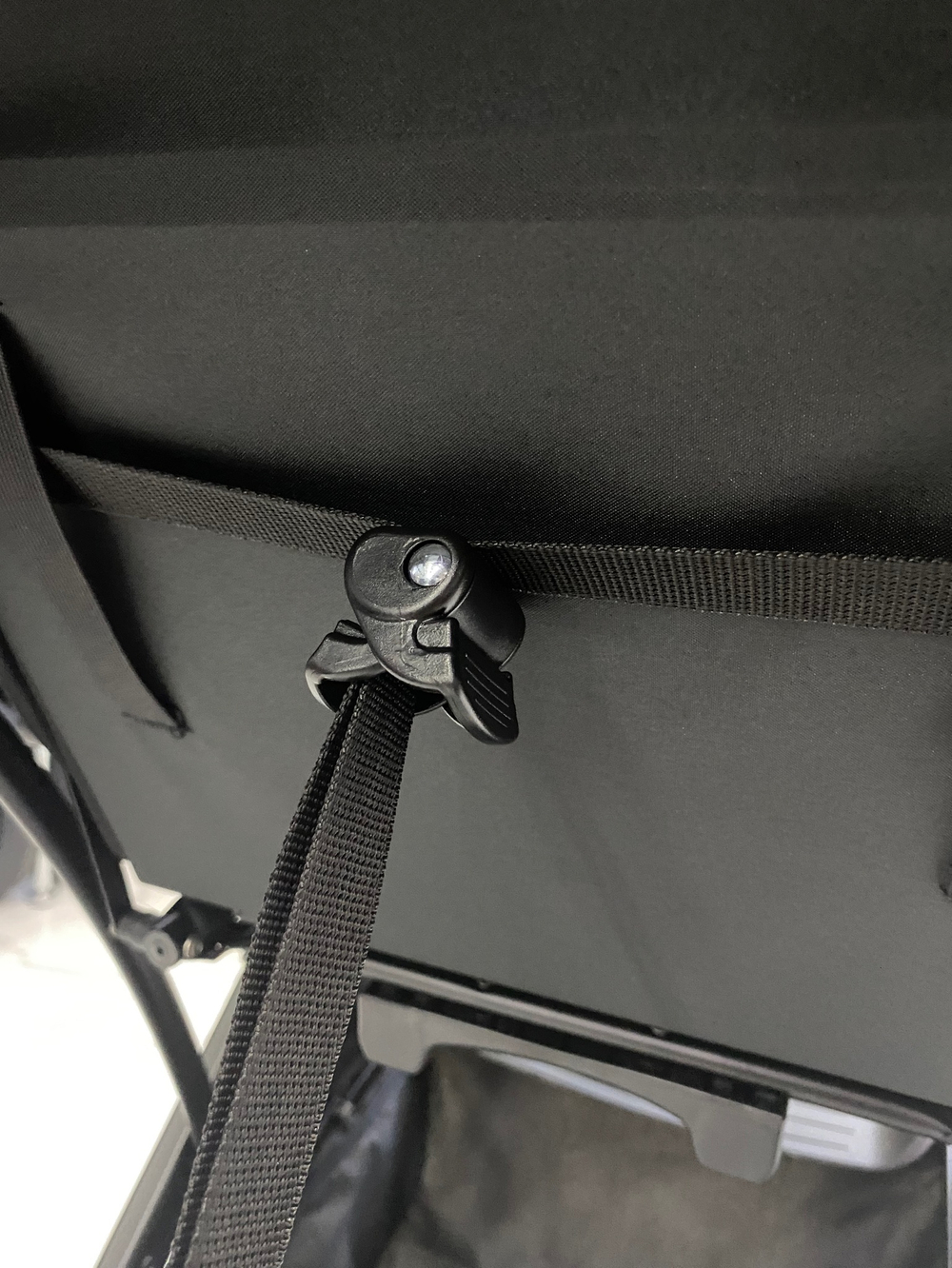 Коляска прогул. TRIP (2кол.(14см)2кол.(19см), съемн.бамп.) (Indigo) (черный)