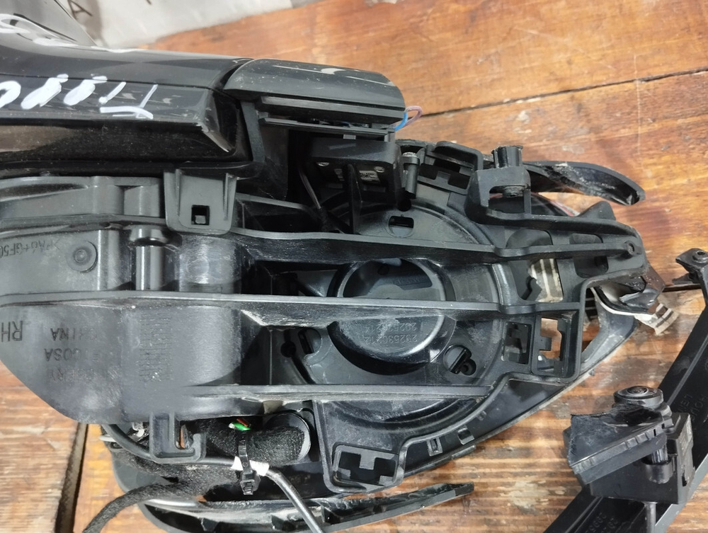 Зеркало правое 12 pin (контактов) + камера Omoda C5 22-нв Б/У Оригинал 601000431AABCE