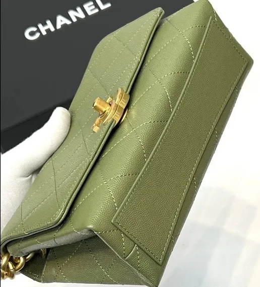 Сумка с клапаном на цепочке Chanel зеленый