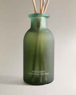 Zara Home BERGAMOT & CEDAR WOOD, PETIT GRAIN REED DIFFUSERS — ароматический диффузор с тростниковыми палочками, Бергамот и кедр, Петитгрейн, 195 мл