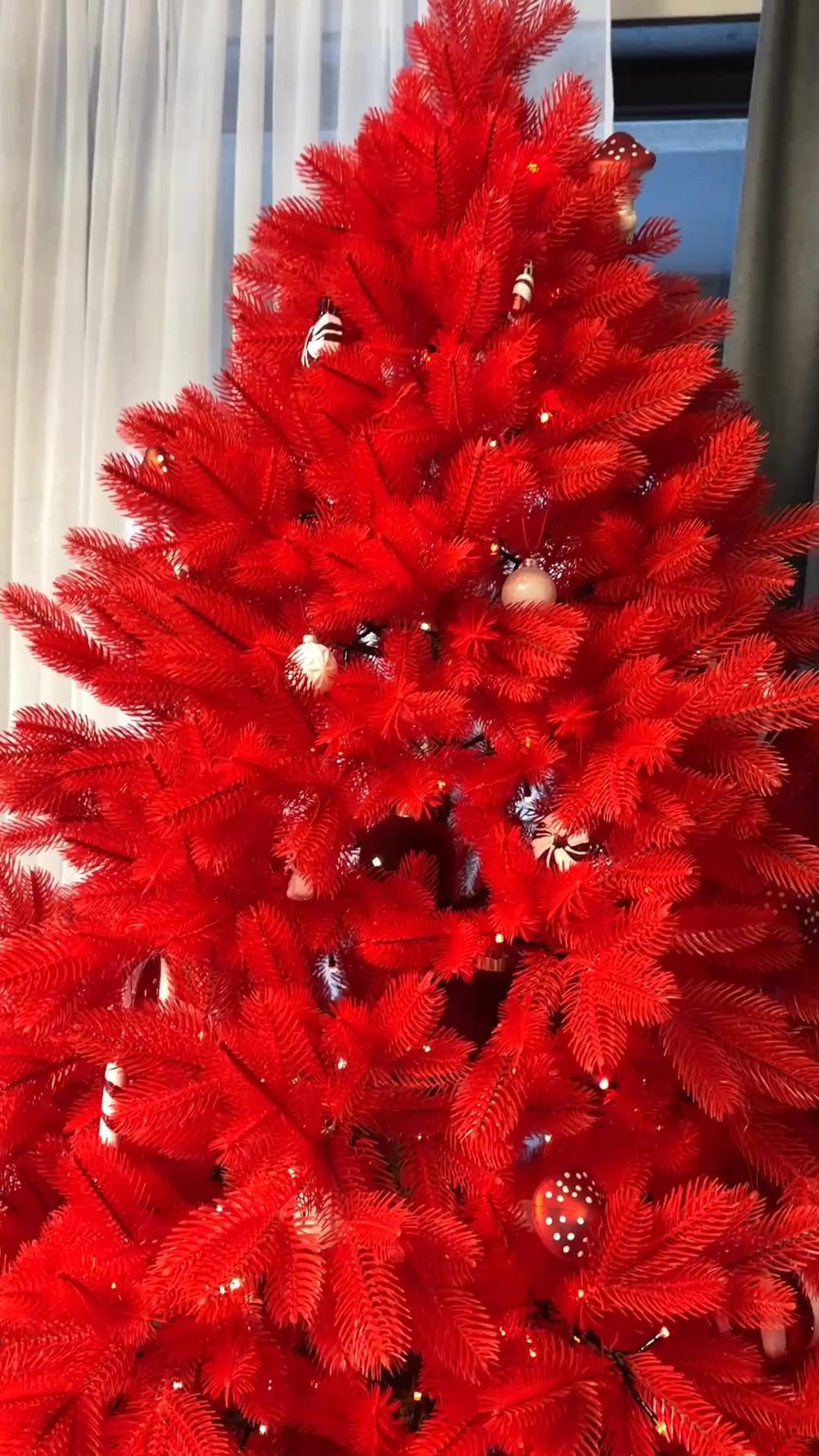 Искусственная елка «Королева леса в Красном» (литая хвоя) от 1,2 м до 3 м