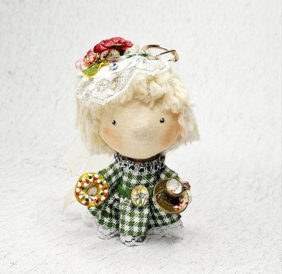 Куколка Франческа с пончиком,  подвеска муми