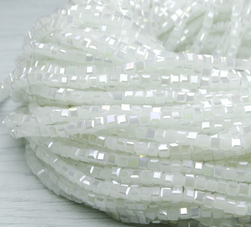 БВМ009ДС3 Хрустальные бусины квадратные, цвет: белый AB матовый, 3 мм, кол-во: 63-65 шт.