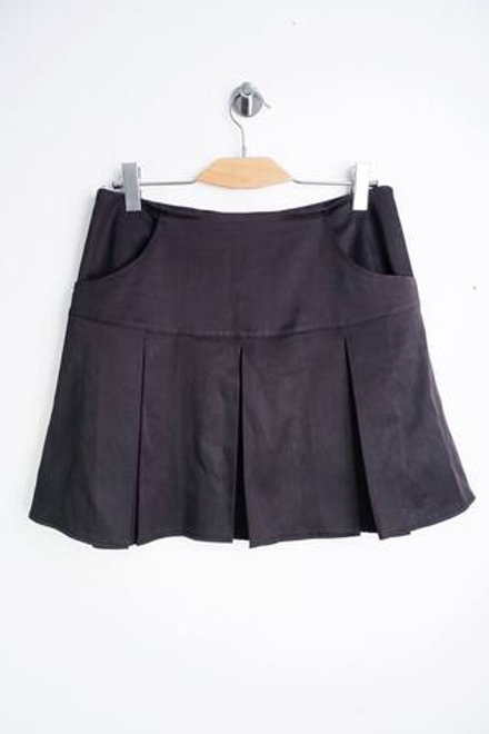 Юбка короткая, визуально на 48 размер