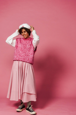 Жилет из хлопкового мулине красного цвета ПРЕДЗАКАЗ