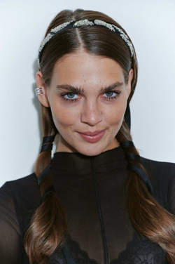 Ободок-чокер с серебристым декором