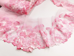 Вышивка на сетке, 18,5 см, ЛЕВАЯ, цветы на нежно-розовом фоне (Артикул: VS-2034), м