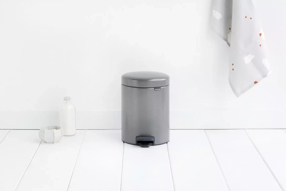Brabantia - Платиновый мусорный контейнер NewIcon 5л. / артикул   112683  / GTIN 8710755112683